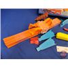 Image 2 : Matchbox Superfast Race Track Kit w/ (4) Cars & Extra Track (Case Measures : 3-1/2"H x 24-1/2"W x 8"