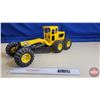 Image 1 : Tonka Grader (Measures : 8"H x 8"W x 18"L)