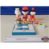 Image 1 : Peanuts Collection : - Postalettes (15) - Avon Shampoo Bottles (3) - Figurines (6)