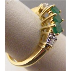 14k Gold Diamond & Emerald Ring 2.8 grams
