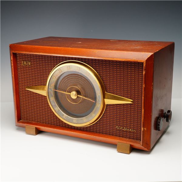 Mid-Century RCA Victor AM/FM Wood Cabinet Radio