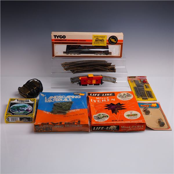8pc HO Scale Train Lot of Accessories & Landscaping Supplies