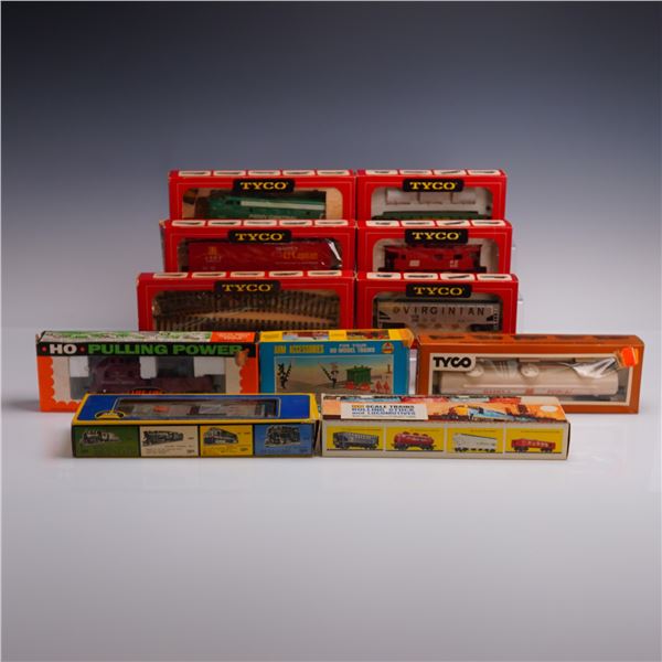 11pc Group of Vintage HO Scale Model Trains, TYCO & Bachmann