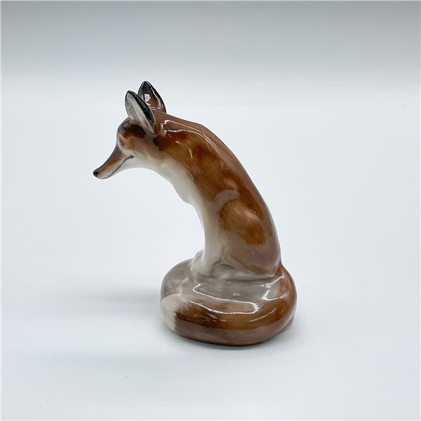 Fox Seated HN147C-1 - Royal Doulton Figurine