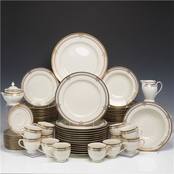64pc Mikasa Fine China Dinnerware Set - Regal Court LAP13