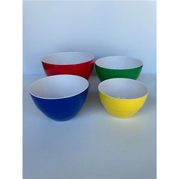 Set of 4 Vintage Plastic Mixing Bowls – Primary Colors