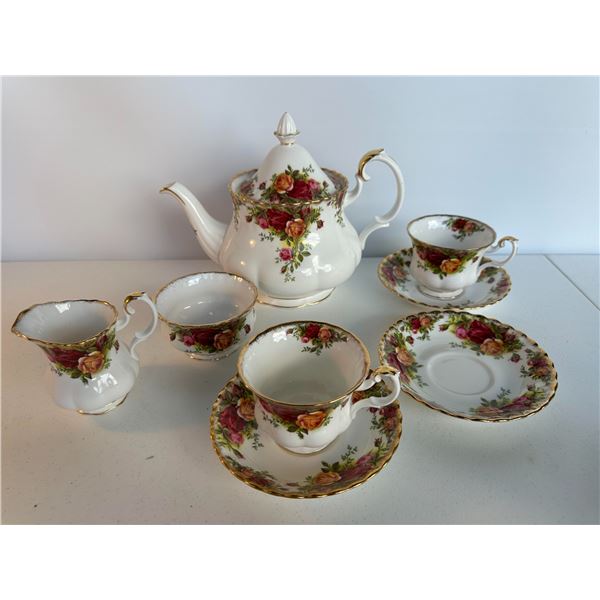 Royal Albert 'Old Country Roses' Bone China Tea Set