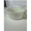Image 11 : Set of 4 Fire-King White Milk Glass Baking Dishes