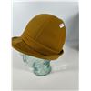 Image 2 : Camel Wool Cloche‑Style Hat, with Fleur‑de‑Lis Box