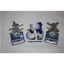 3 Delft Blue Figurines