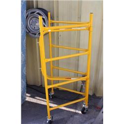 Short Scaffold With Wheels