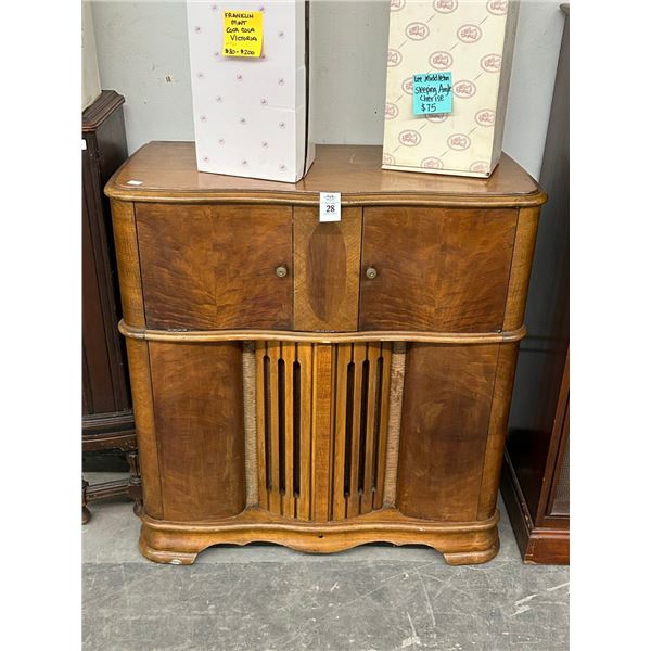 RCA Victrola Victor Vintage Burl Console Radio