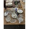 Image 1 : Vases, Bowls, Silverplate, Shakers, Table Décor
