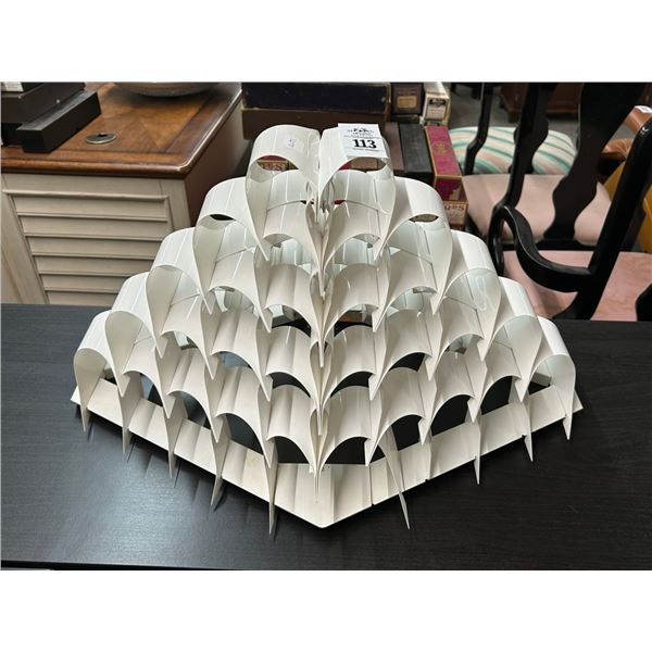 Contemporary Plastic Centerpiece Chandelier ?