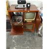 Image 2 : Vintage Admiral TV Console
