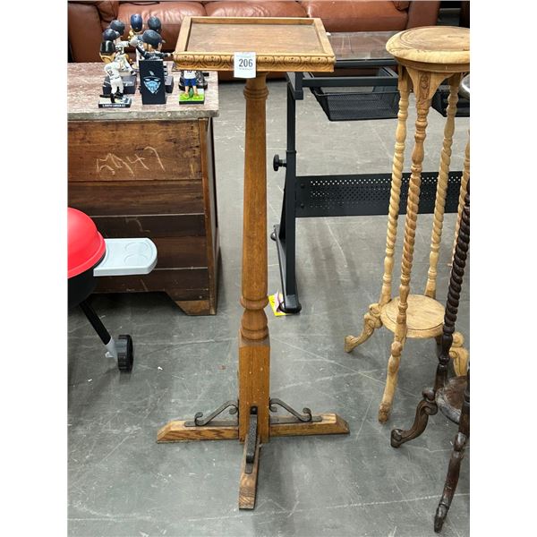 Pedestal Table