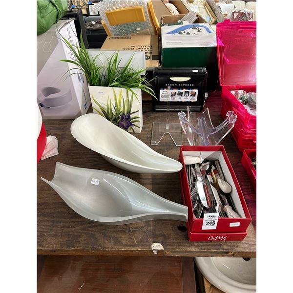 Decorator Bowls, Easels, Silk Wall Pocket Plant, Baking Utensils, Cooker