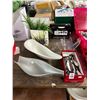 Image 1 : Decorator Bowls, Easels, Silk Wall Pocket Plant, Baking Utensils, Cooker