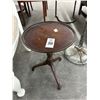 Image 1 : Small Mahogany Round Footed End Table