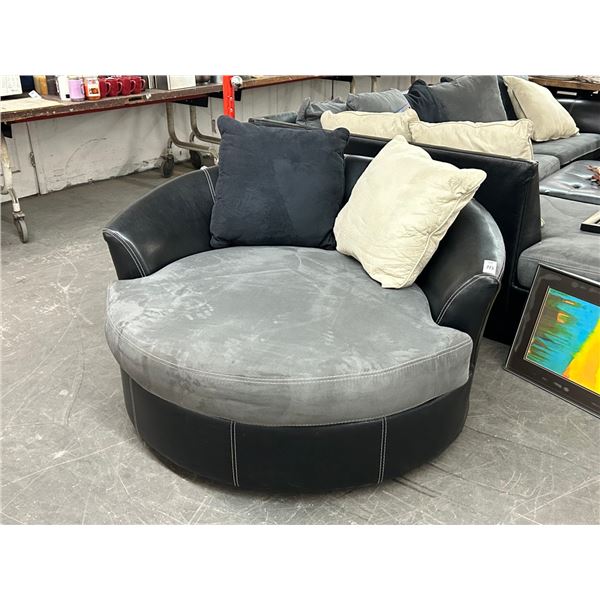 Large Round Swivel Loveseat Gray/Black