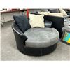 Image 3 : Large Round Swivel Loveseat Gray/Black