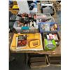 Image 1 : Large Lot of Electronics, Tubes, Service Manuals
