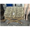 Image 1 : Ornate Lion Motif Padded Bench