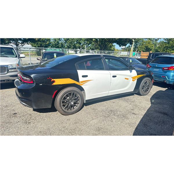 2019 DODGE CHARGER AWD, 4 DOOR SEDAN, WHITE & BLACK, VIN 2C3CDXKTXKH502390