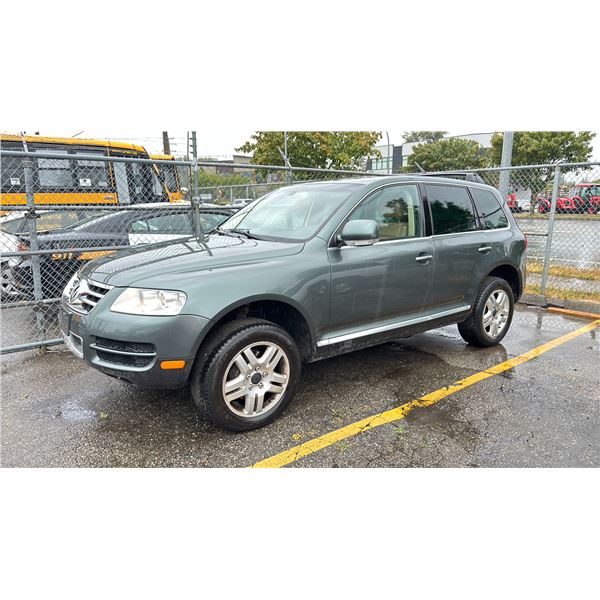 2004 VOLKSWAGEN TOUAREG, 4 DOOR SUV, GREEN, VIN WVGCM67L04D032431