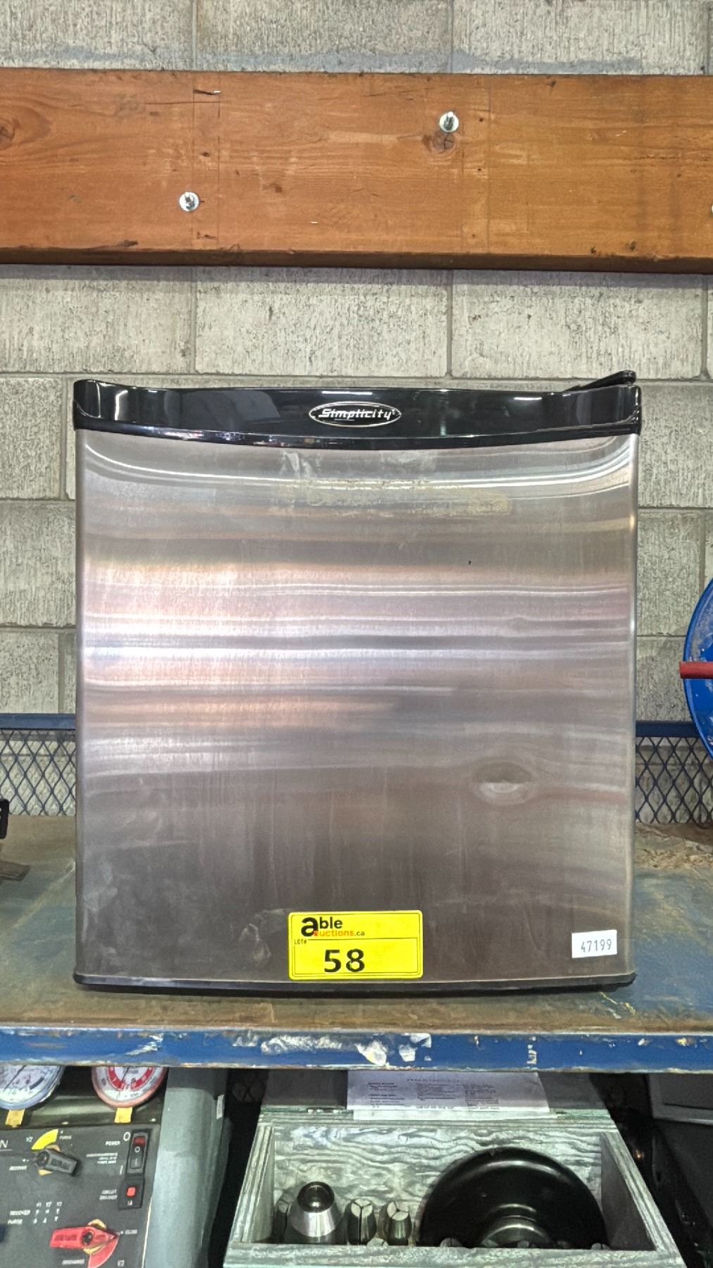 Simplicity Fridge SIMPLICITY MINI FRIDGE - Able Auctions