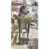 Image 2 : DAYTON BENCH GRINDER 3/4" WHEEL WIDTH, 1/3 HP, 66 HZ, 115 VOLTS, 3450 RPM, SINGLE PHASE WITH 3