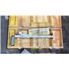 Image 2 : DOUBLE COLUMN HEIGHT GAUGE IN A WOODEN TRANSPORT CASE & DIAMOND PATTERN CALIBRATION PLATE