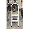 Image 1 : FOLDING STEP LADDER