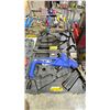 Image 1 : CAMPBELL HAUSFELD PNEUMATIC NAIL GUN IN A HARD TRANSPORT CASE