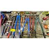 Image 2 : SHELF OF SMALL HAND TOOLS - BOLT CUTTERS, HAMMERS & MORE