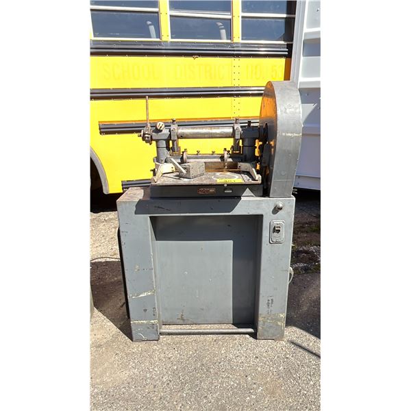 INDUSTRIAL METAL GRINDER 31" X 18.5" X 49"