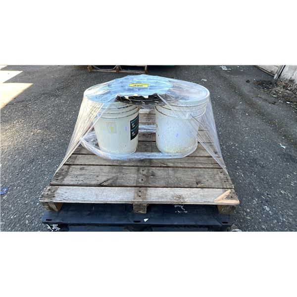 PALLET OF (2) 5 GALLON PAILS OF PAINT STRIPPER & (4) ASSORTED SIZE STEEL CIRCULAR BLADES