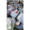 Image 2 : PALLET OF ASSORTED ITEMS INCLUDING; SHOE RACK, ROASTING PAN, AREA RUGS & MORE (UNKNOWN WORKING