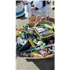 Image 2 : PALLET OF ASSORTED ITEMS INCLUDING; HEATED MASSAGER CUSHION, OSCILLATING SPRINKLER, SHOVELS & MORE