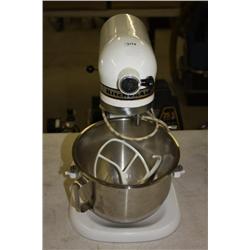 Kitchen Aid Mixer With Bowl & 2 Paddles