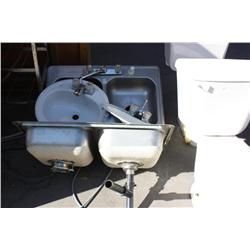 Kitchen sink & 2 toilets