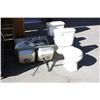 Image 2 : Kitchen sink & 2 toilets