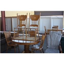 Roundtable with 5 chairs