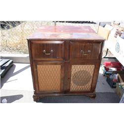 2 Vintage Stereo's With Turntable & Radio