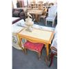 Image 2 : Venetian table with lamp