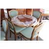 Image 1 : Venetian roundtable with four green chairs