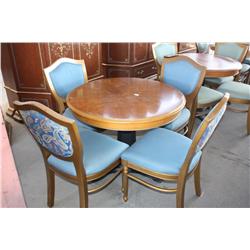 Venetian roundtable with four blue chairs
