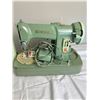 Image 2 : Vintage Green Singer Sewing Machine