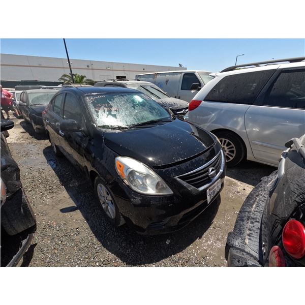 NISSAN VERSA 2014 SALV T/DONATION