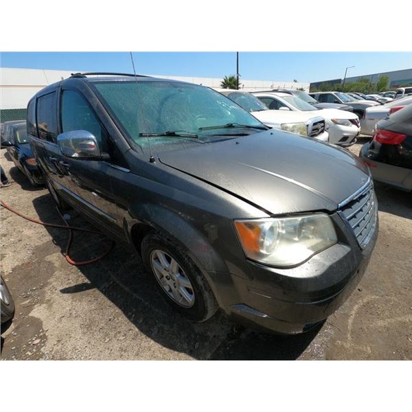 CHRYSLER T&C 2010 T-DONATION